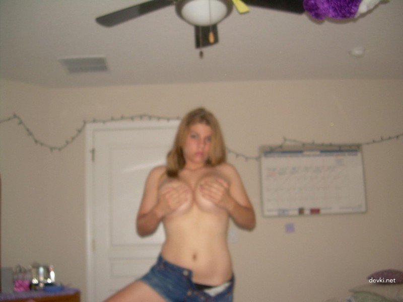 Juicy Busty Amateur Babe: Explicit Amateur Photos