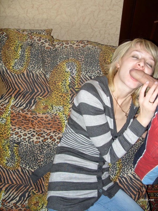 Hot amateur girl loves giving blowjob to her boyfriend