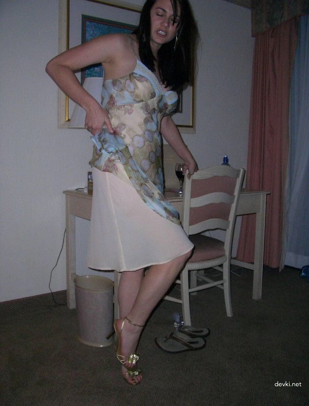 First Encounter: Amateur Porn Photos of Her Giving it Up