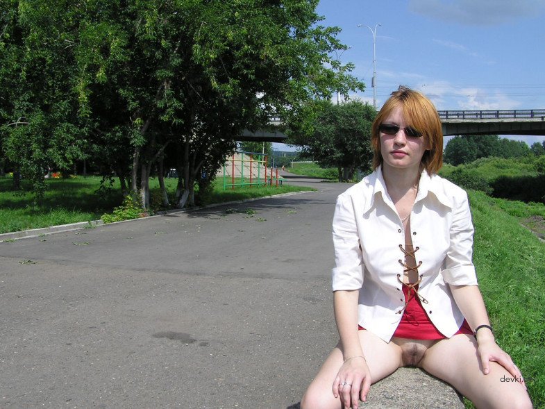 Topless Girls Without Panties: Explicit Amateur Porn Photos