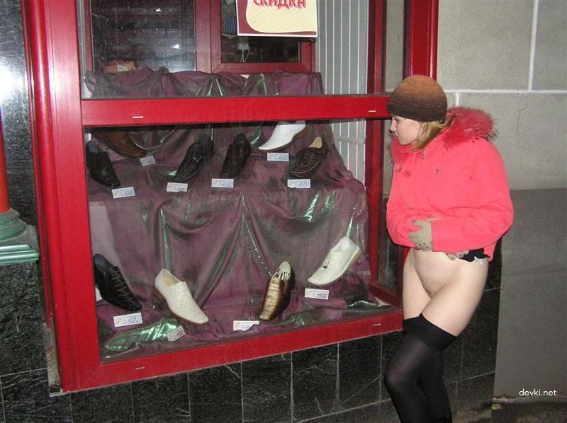 Topless Girls Without Panties: Explicit Amateur Porn Photos