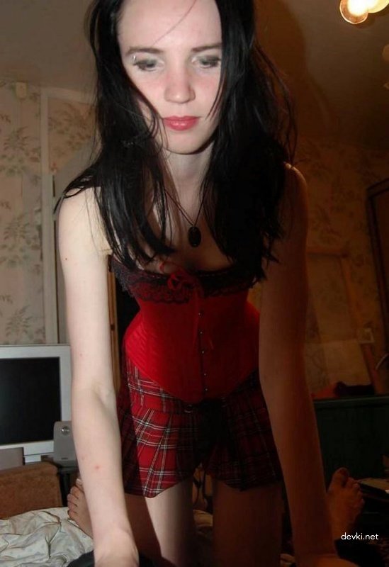 Wild Goth Girl Exposed: Amateur Porn Pics Showcase Her Naughty Skills