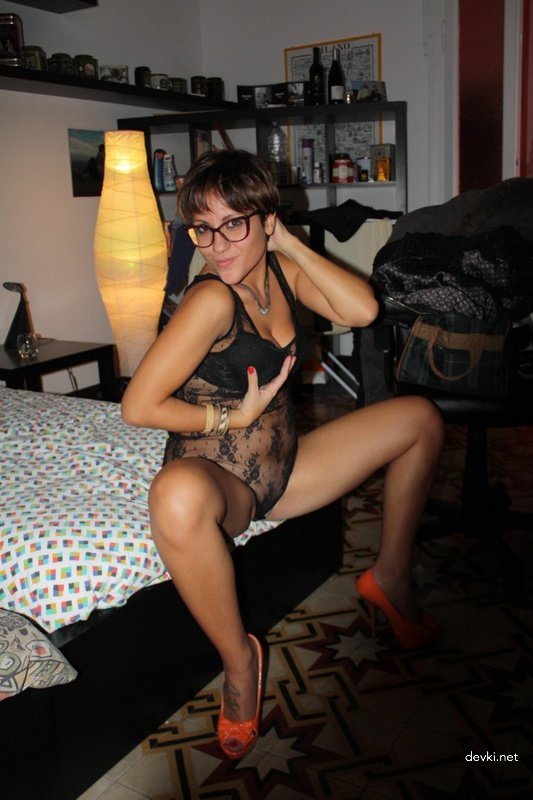 Drunk Brunette with Big Hole: Explicit Amateur Porn Photo