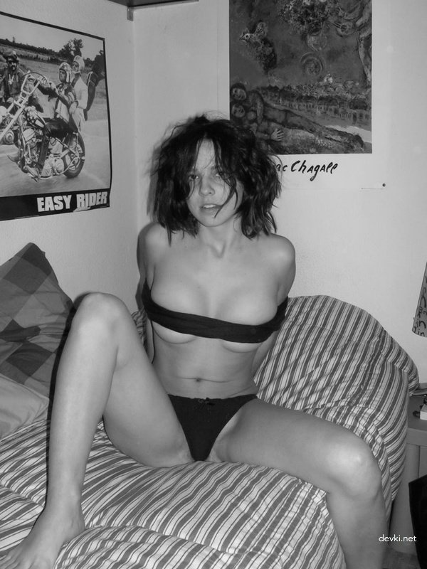 Private Black and White Amateur Nudes: Explicit Homemade Photos