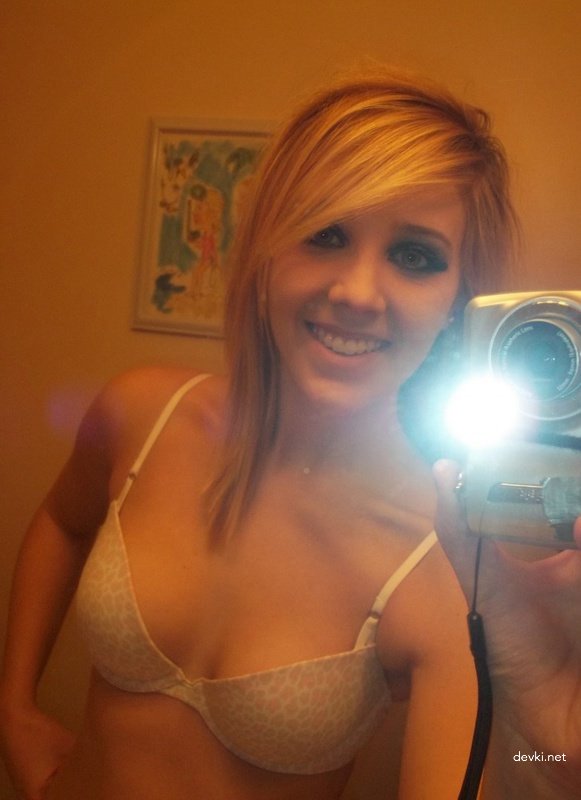 Stolen Intimate Amateur Porn Pics: Friend Caught Red-Handed!