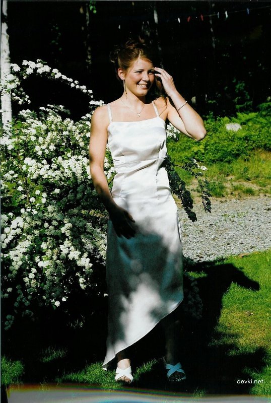 Amateur Girl's Explicit Flash Drive Photos - Uncensored XXX Pics