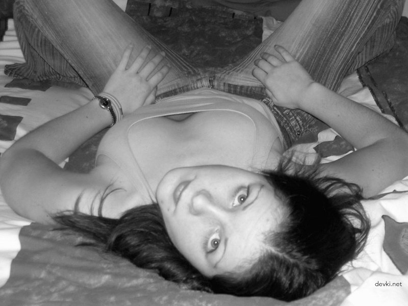 Amateur Girl's Explicit Flash Drive Photos - Uncensored XXX Pics