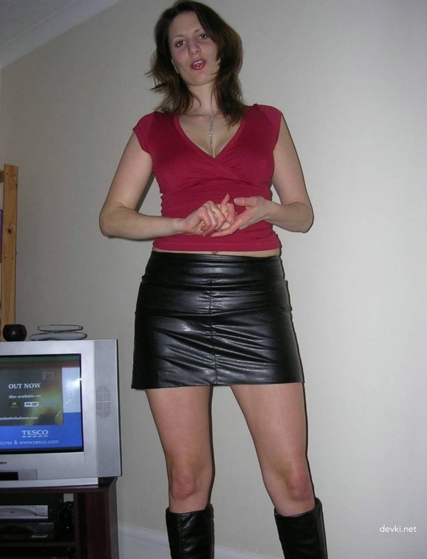 Wife Tempts Husband with Her Wet Pussy: Amateur Photo Explicit Content