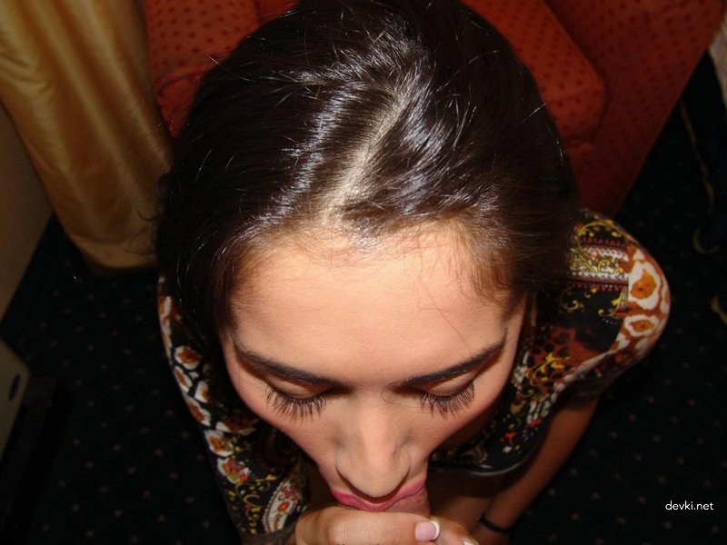 Latina Bares All for Cash: Explicit Amateur Porn Photoshoot for $200