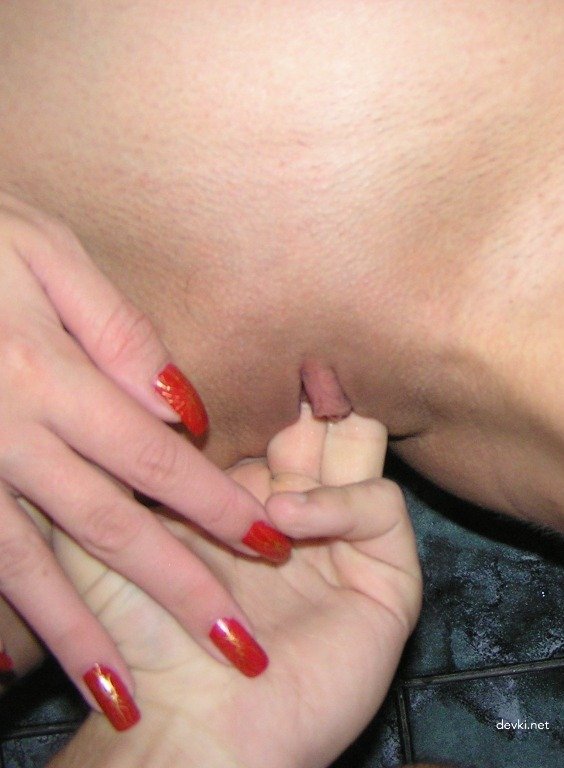 Hot Babe Seduced for Blowjob: Explicit Amateur Porn Photo