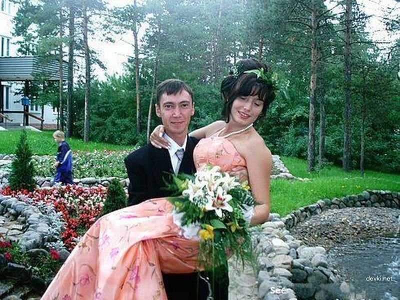 Husband Shares Explicit Photo of Wife Online - Amateur Wife Sharing in Network