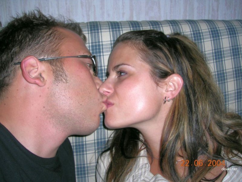 24-Year-Old Amateur Girl in Explicit Porn Pics