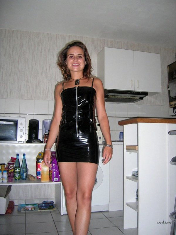 24-Year-Old Amateur Girl in Explicit Porn Pics