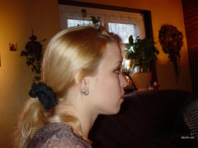 25-Year-Old Uninhibited Amateur Babe in Explicit Porn Photos