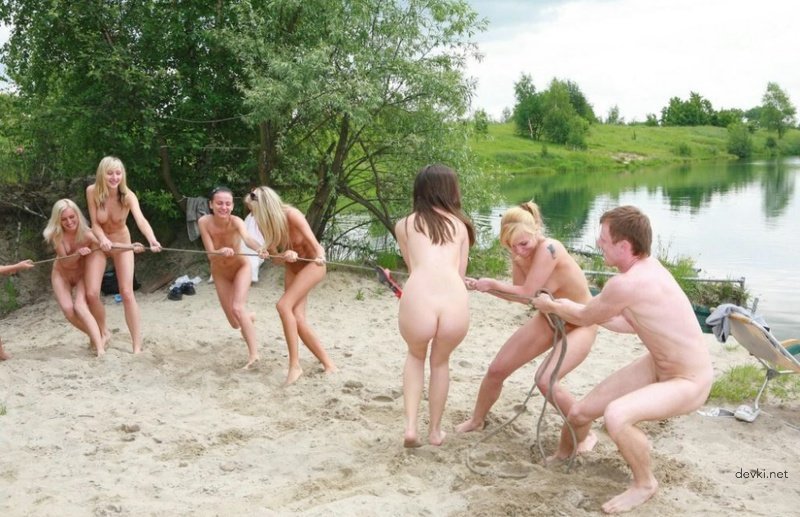 Spying on Nude Beach: Amateur Voyeur Photos of Nudists