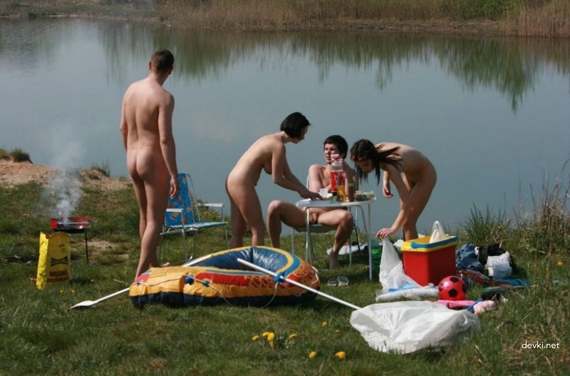 Spying on Nude Beach: Amateur Voyeur Photos of Nudists