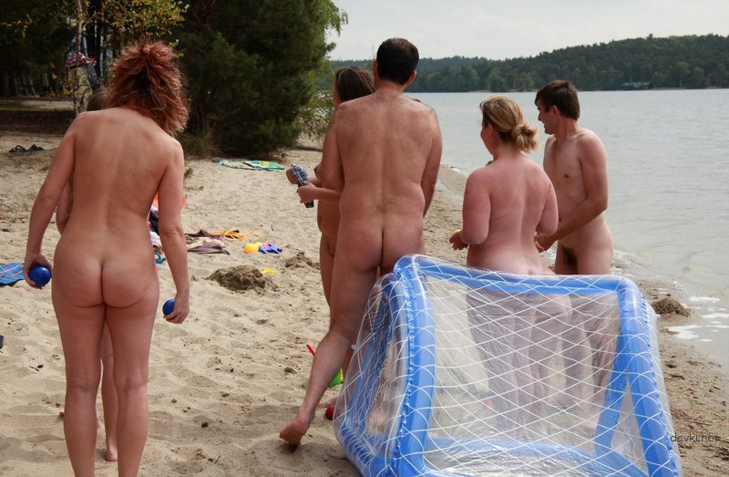 Spying on Nude Beach: Amateur Voyeur Photos of Nudists