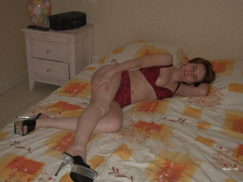 Adult Vacation Fun: Explicit Amateur Porn Photos