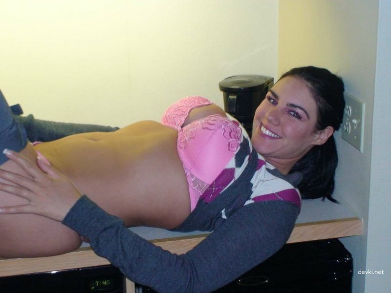 American Girl Masturbates Pussy - Explicit Amateur Porn Photo