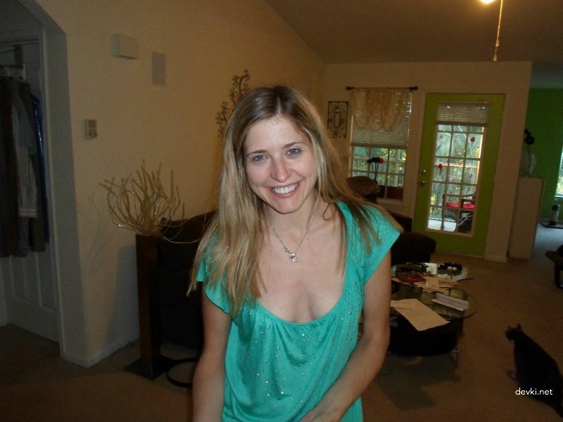 Moist American Student Pussy Exposed in Amateur Porn Pics