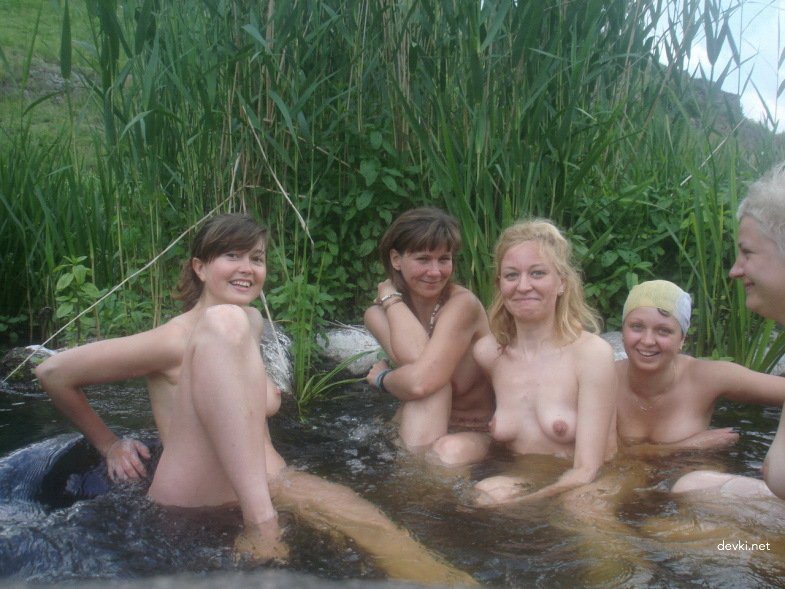 Hot Mature Babes Skinny Dipping: Explicit Amateur Photo