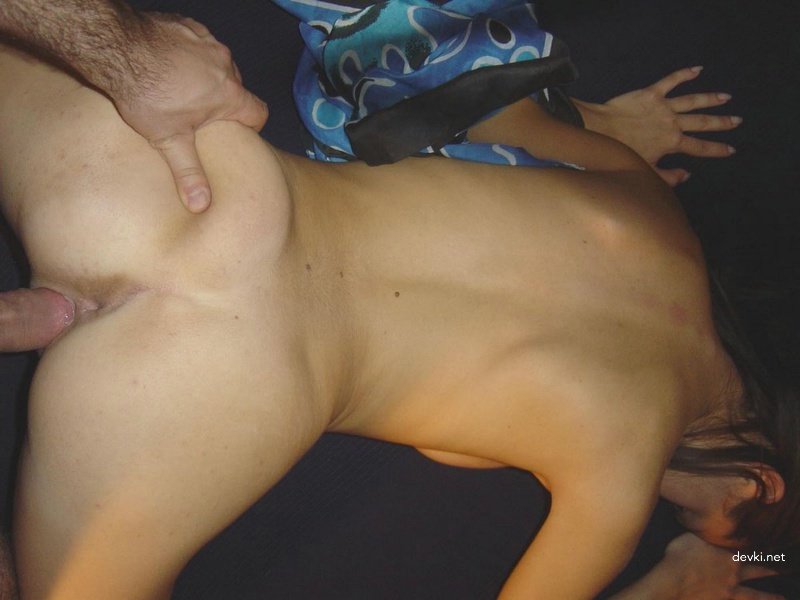 Guy Fucks Girlfriend During Lunch: Hot Amateur Porn