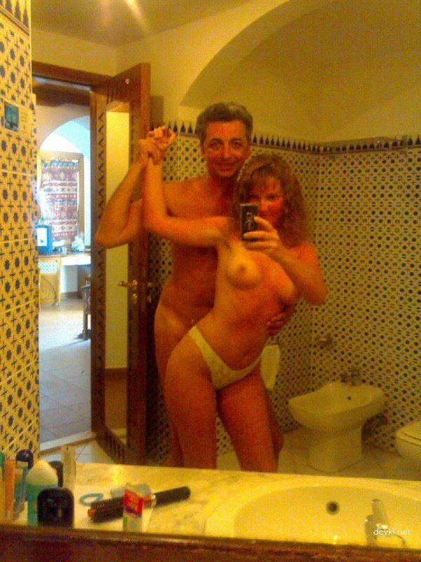 Mature Couple Gets Naughty: Explicit Amateur Porn Photos