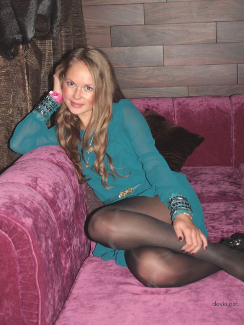 Teen Girl's Explicit Modeling Debut: Young Amateur Porn Photos