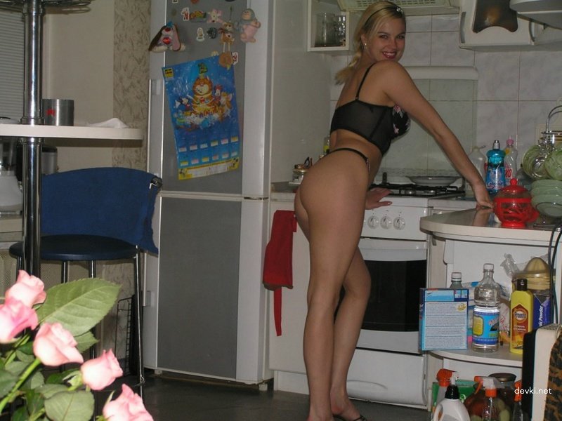 Hot Amateur Couple Shares Explicit Romantic Evening Photos