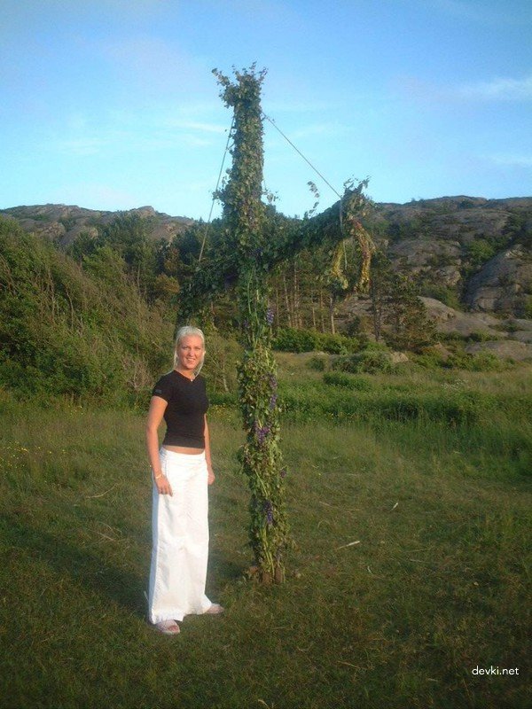 Hardcore Blonde Amateur Gets Fucked in Explicit Porn Photo Shoot