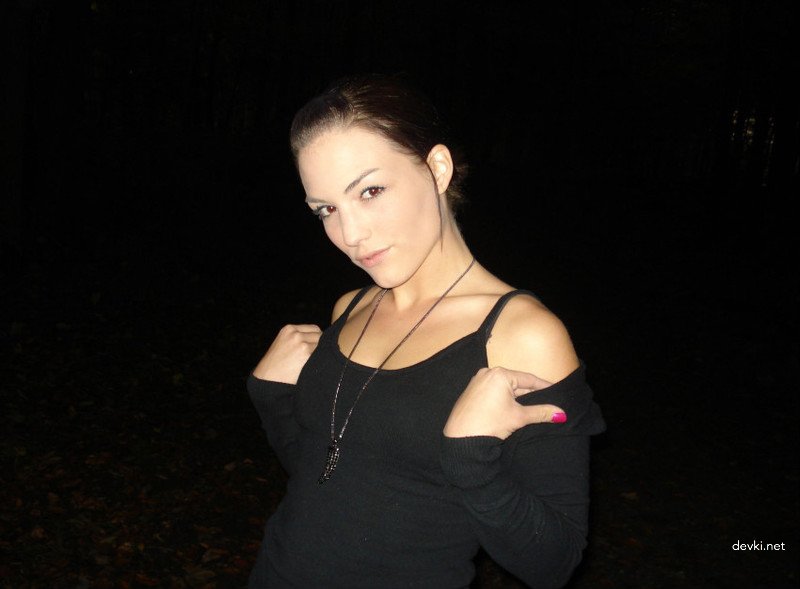 Hot Amateur Beauty Gives Amazing Blowjob