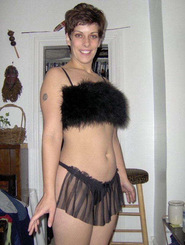 Mature Aunt's Explicit Amateur Porn Collection: XXX Photos!