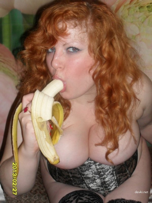 Explicit Selfie Photographer: Hot Amateur Babe Captures Her Favorite Moments