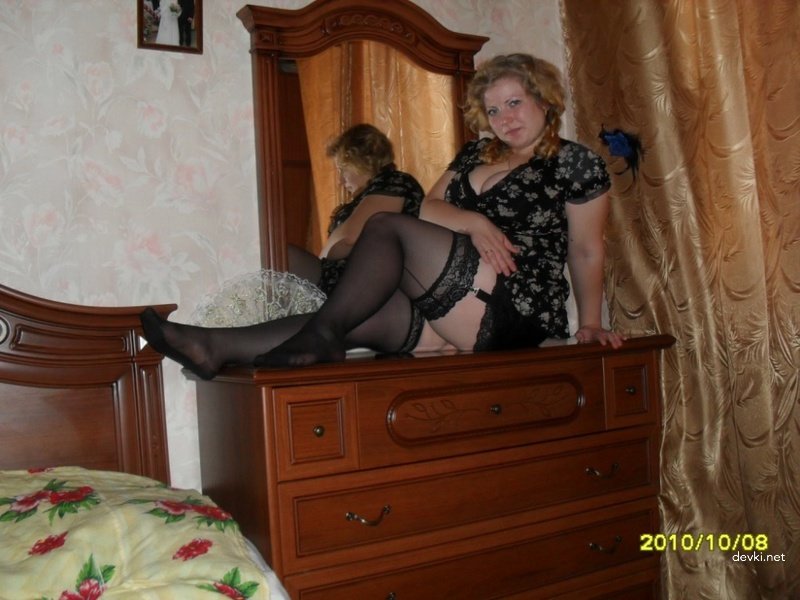Explicit Selfie Photographer: Hot Amateur Babe Captures Her Favorite Moments