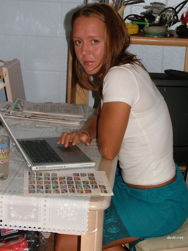 Boyfriend Films Girlfriend Changing - Explicit Amateur Photo