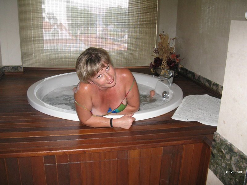 Mature Aunt Gives Amazing Blowjob - Amateur Porn Photo