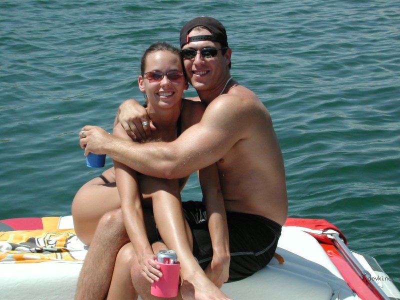 Young couple fucking hard in amateur porn photo!