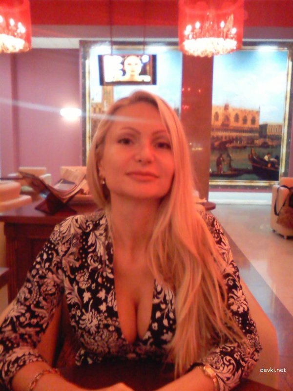 Russian Business Lady Amateur Photo Shoot with Explicit Content