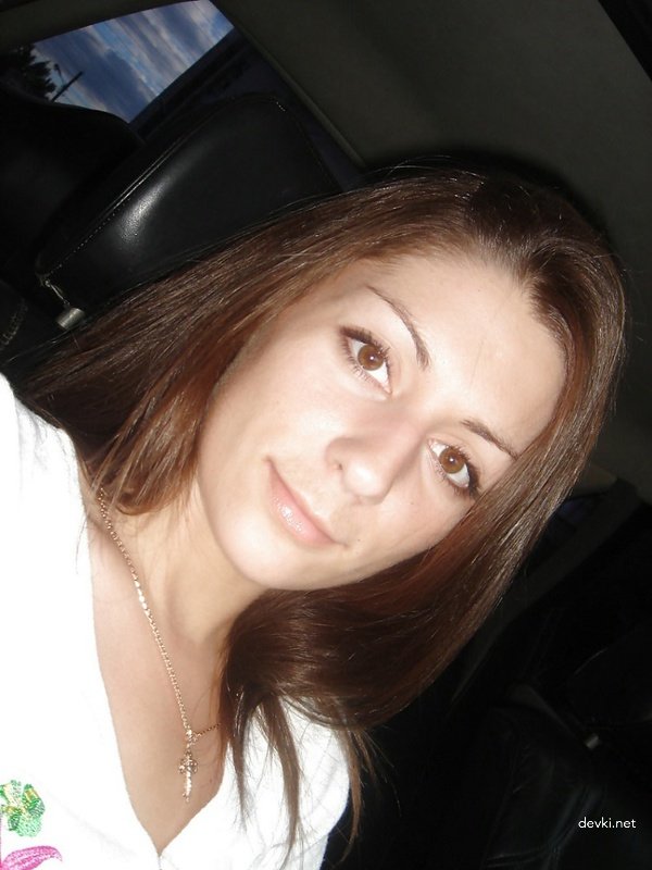 19-Year-Old Amateur Wife's Explicit Homemade Porn Pics