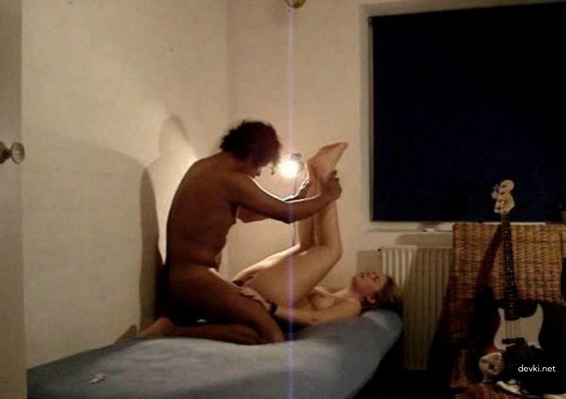 Black guy fucks girl for cash in amateur porn