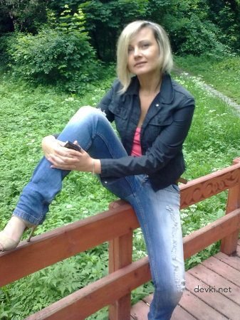28-Year-Old Accountant Amateur Photo: Explicit Young Russian Woman Poses Seductively