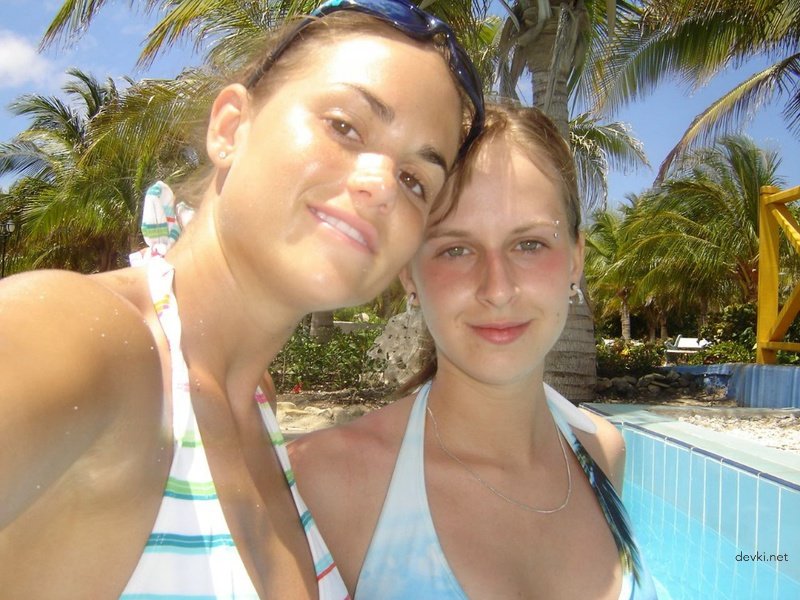 Amateur Friends Vacation Explicit Photo Shoot