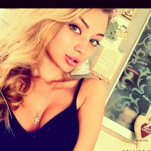 Explicit Amateur Babes: Stunning Girls in Provocative Photoshoot