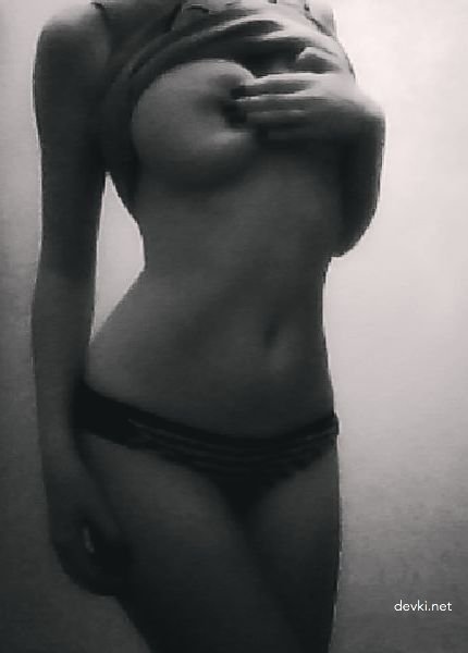 Explicit Amateur Babes: Stunning Girls in Provocative Photoshoot