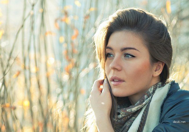 Amateur College Student Goes Wild in Explicit Modeling Shoot