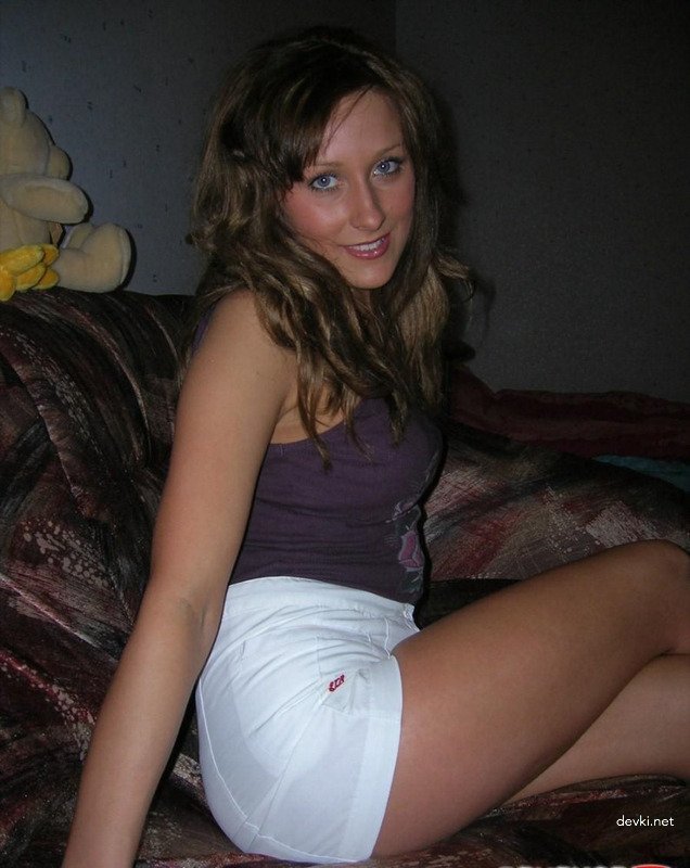 Amateur Schoolgirl After-Class Photo Shoot - Explicit Russian Teen in Uniform