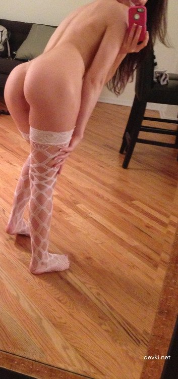 Explicit Private Photos of Amateur Girls - Uncensored and Provocative!