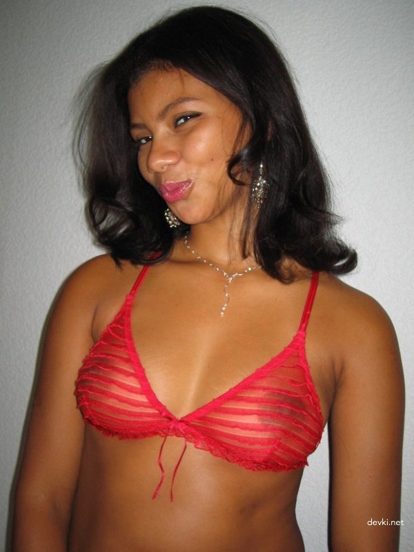 Amateur Nude Mulatto Girl: Explicit Homemade Photo Collection