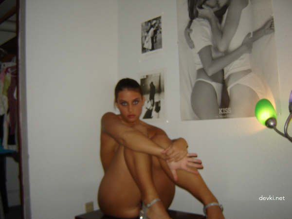 Super Hot Amateur Teen Naked - Explicit Porn Photos