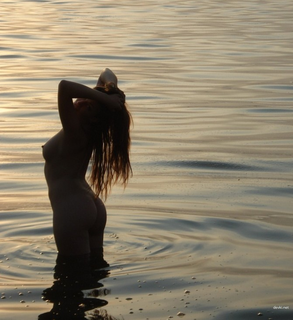 Hot Blowjob by Sexy Amateur Babe - Explicit Oral Sex Photos